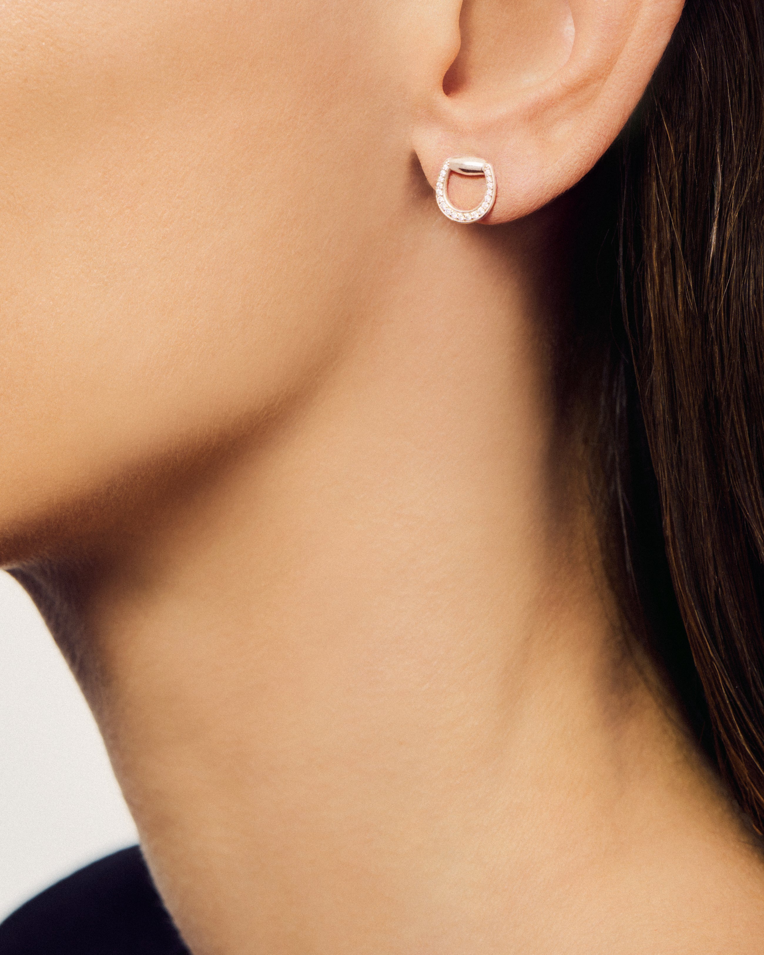 Connection Earrings in 18k White Gold with White Diamonds
