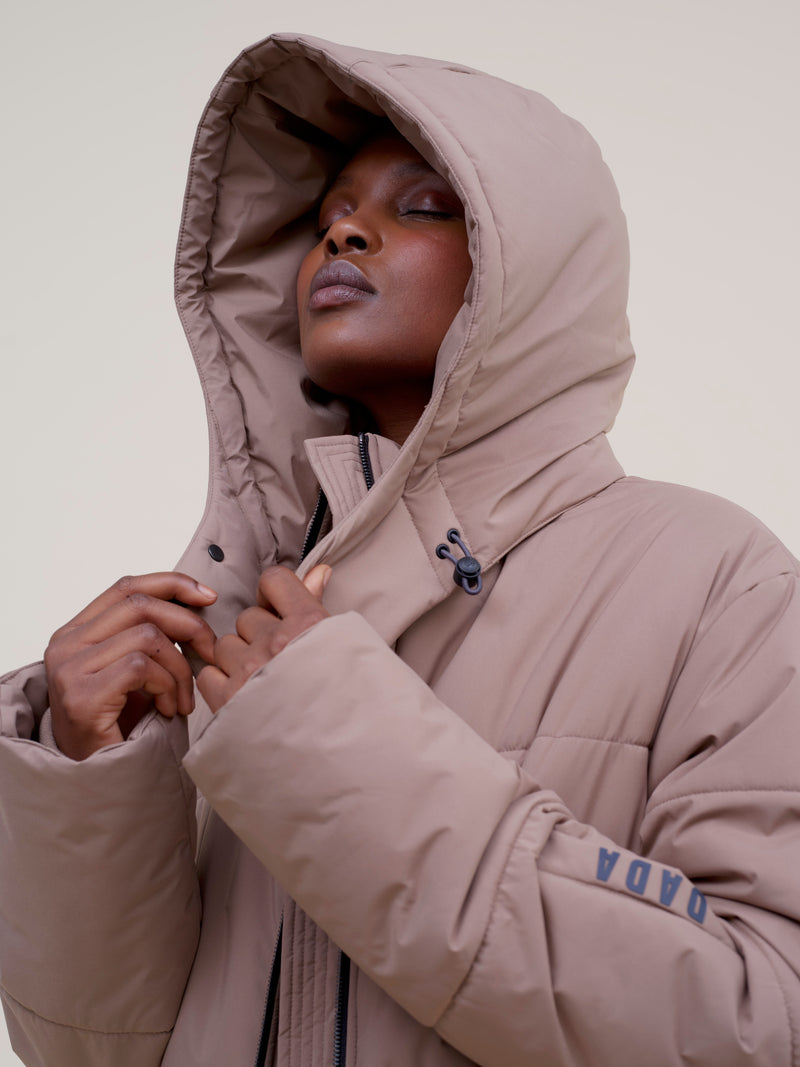Unisex New King Insulated Jacket in Mocha